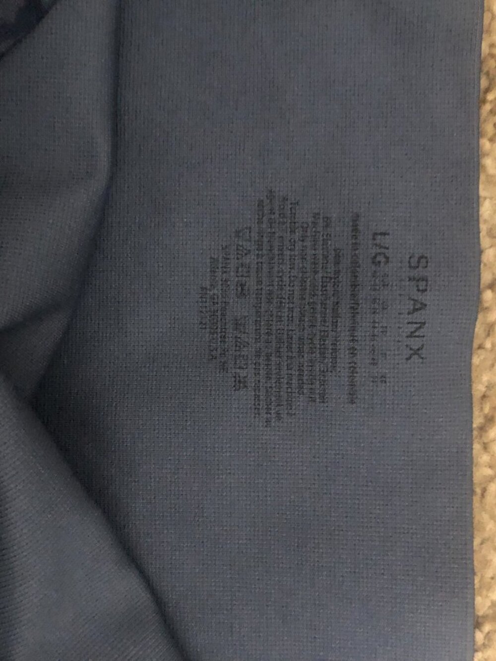Spanx Look at Me Now Seamless Leggings in the Indigo Geo print. Size L - Picture 4 of 8